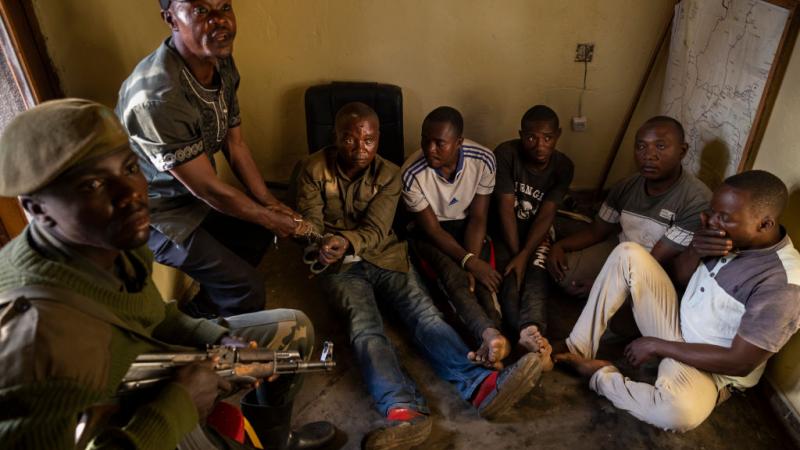 أعلن رئيس موزمبيق فيليب نيوسي أن النزاع ضد الجماعات المسلحة هو "في طور التدعيم" (غيتي)