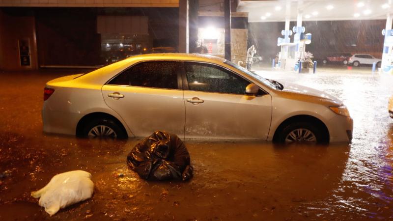 أعلنت الإدارة الوطنية للأرصاد الجوية "للمرة الأولى" في نيويورك "حالة طوارئ بسبب الفيضانات"