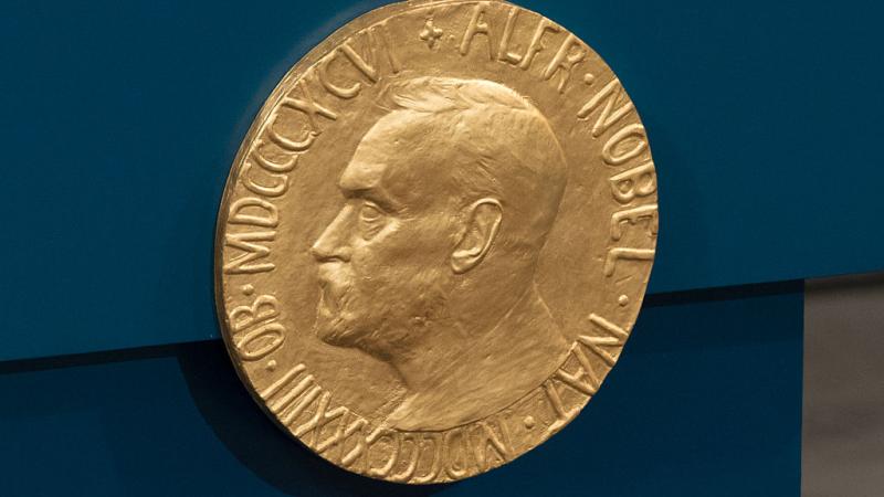 تقدّم جوائز نوبل بناء على وصية مخترع الديناميت السويدي ألفريد نوبل وتُمنح منذ عام 1901