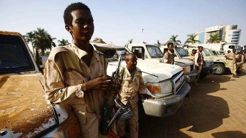 القبض على 4 أفراد من عصابات تجارة السلاح بينهم اثنان من الجنسية (غيتي)