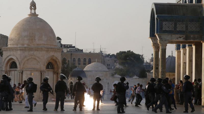 وصفت وزارة شؤون القدس ما يجري في المسجد الأقصى بـ"الانتهاك الخطير" (غيتي)