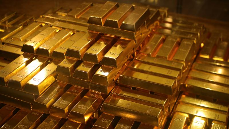 تحتل الولايات المتحدة الأميركية المرتبة الأولى على المستوى العالمي بامتلاكها الاحتياطي الأكبر من الذهب (غيتي)