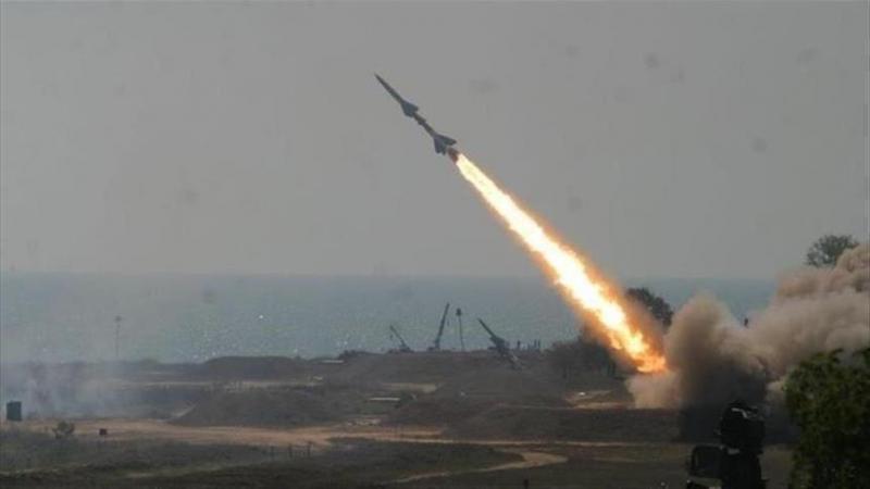  الدفاعات السعودية تعترض صاروخًا باليستيا أطلقته جماعة الحوثي على نجران (الأناضول)
