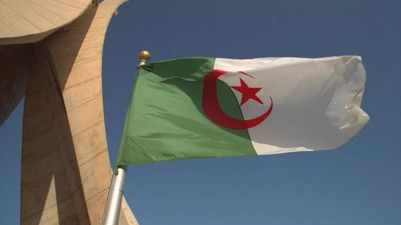 تشهد العلاقات الفرنسية الجزائرية أزمة متصاعدة مع فرنسا (غيتي)