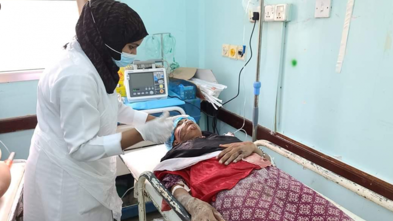 قصف مكثف من جماعة الحوثي على مدينة مأرب اليمنية (تويتر)