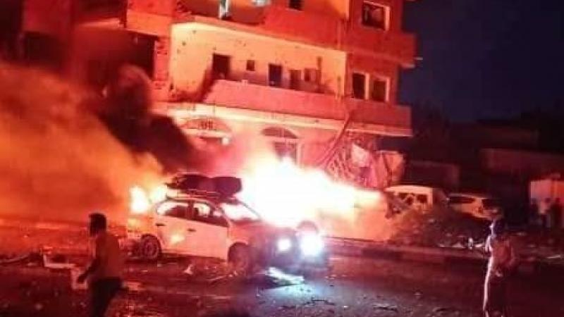 انفجرت السيارة بالقرب من مدخل مطار عدن (تويتر)