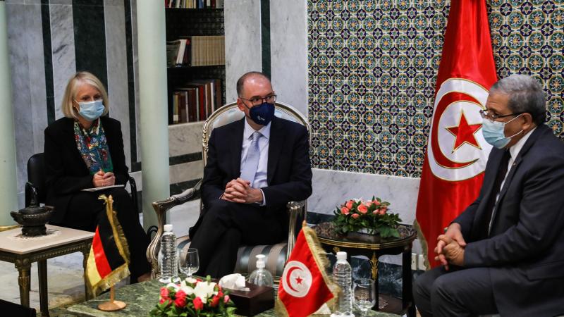 اجتمع وزير الدولة الألماني مع وزير الخارجية التونسي عثمان الجرندي أمس الثلاثاء في مقر الوزارة بتونس (تويتر)