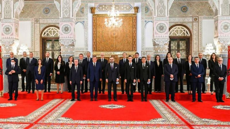 ملك المغرب محمد السادس مع الحكومة الجديدة برئاسة عزيز أخنوش