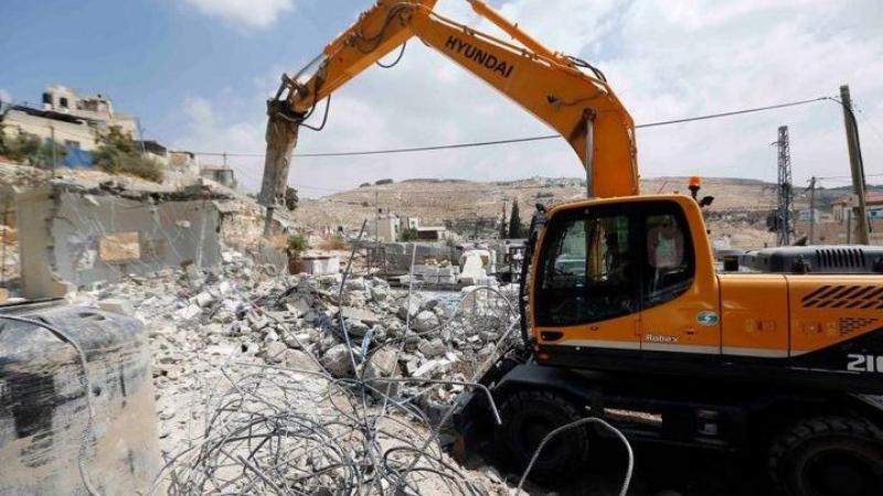  آليات إسرائيلية هدمت منزل المقدسي محمد مطر