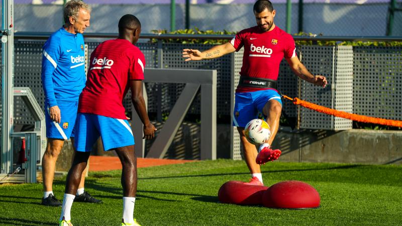ديمبلي وأغويرو يشاركان في جزء من الحصة التدريبية لبرشلونة (مواقع التواصل)