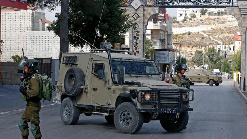 أطلق جنود الاحتلال الرصاص المعدني وقنابل الصوت والغاز صوب الفلسطينيين (مواقع التواصل)