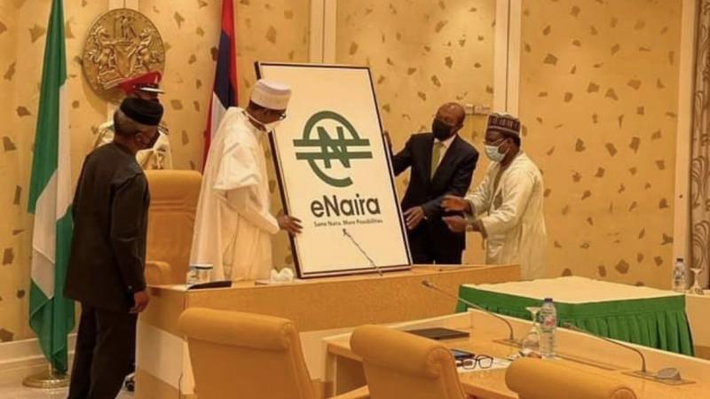 الرئيس النيجيري يطلق عملة "إي-نيرة" الرقمية الجديدة