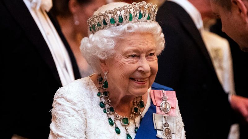 أوضح مصدر في القصر الملكي أن الملكة في حالة معنوية مرتفعة (غيتي)