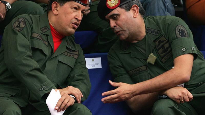 ساعد الجنرال راوول بادويل هوغو شافيز (1999-2013) على استعادة السلطة خلال محاولة الانقلاب في 2012 في فنزويلا