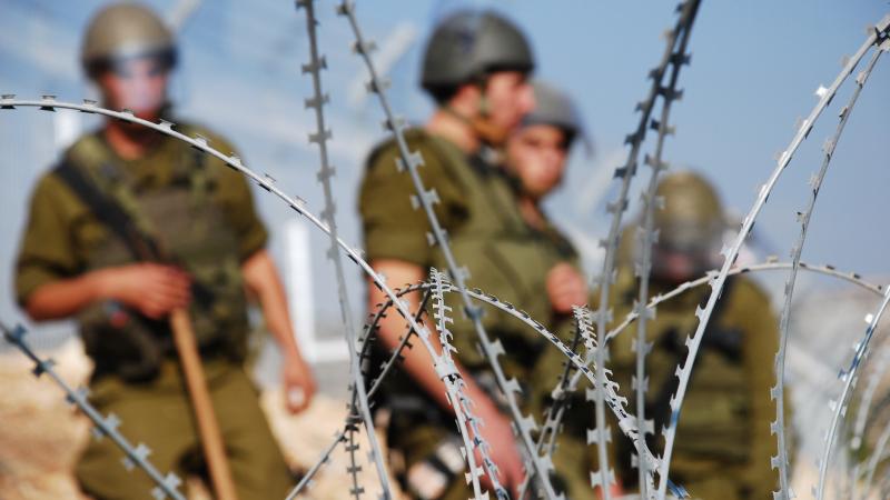 بات الفلسطينيون يحرصون على توثيق الانتهاكات الإسرائيلية عبر هواتفهم المحمولة