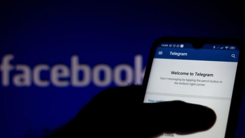 شهدت تطبيقات شركة فيسبوك عطلًا استمر لمدة 6 ساعات (غيتي)