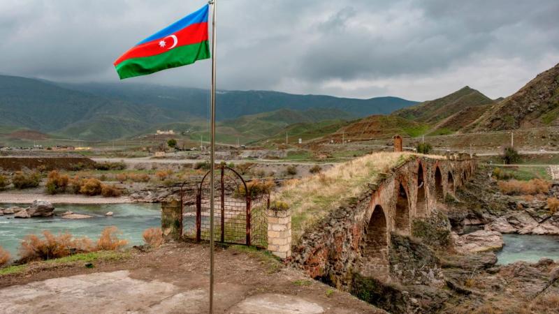 أفرجت أذربيجان الخميس عن السائقين اللذين أوقفتهما في سبتمبر بتهمة عبور الحدود بشكل غير شرعي (غيتي)