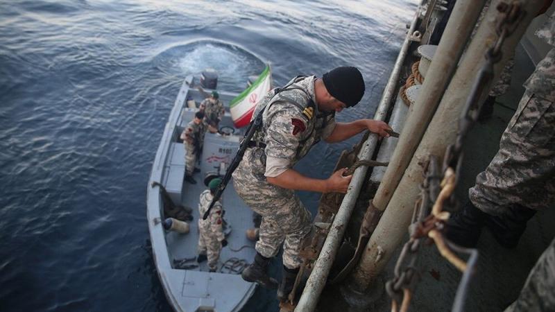 عناصر من البحرية الإيرانية