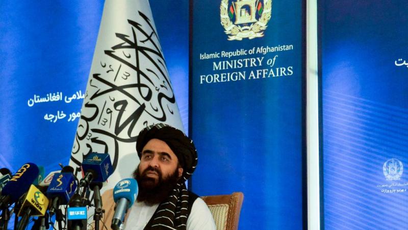 اعتبر وزير الخارجية في حكومة طالبان أمير خان متقي أن إضعاف الحكومة الأفغانية قد يؤثر بشكل مباشر على العالم (أرشيف- غيتي)