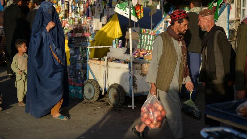 أعلنت الأمم المتحدة أن الهدف من هذه الجهود هو منع انهيار الاقتصاد الأفغاني بشكل كلي (غيتي)