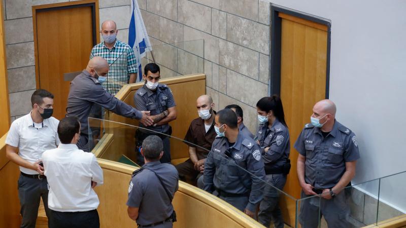 قدّمت النيابة الإسرائيلية لوائح اتهام ضدّ الأسرى الفلسطينيين الستة الذين فرّوا من سجن جلبوع (أرشيف - غيتي)