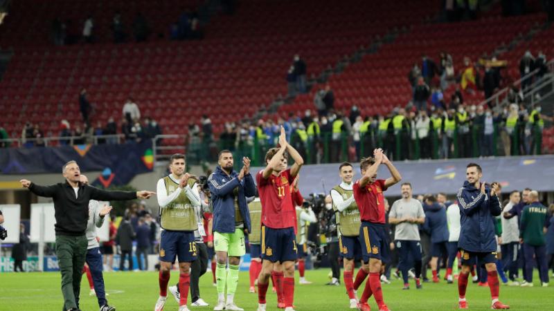 احتفال المنتخب الإسباني بالوصول إلى نهائي دوري الأمم الأوروبية (غيتي)
