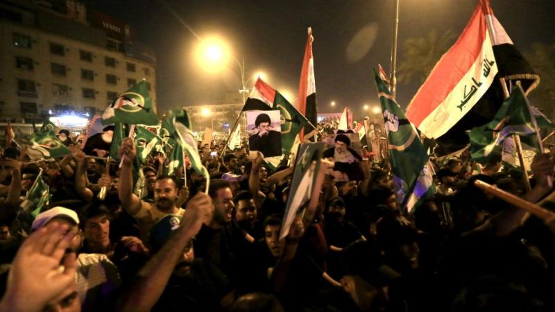 احتفل أنصار التيار الصدري في العراق بالنتائج الأولية للانتخابات التي أظهرت تقدّمهم بفارق كبير عن باقي المنافسين