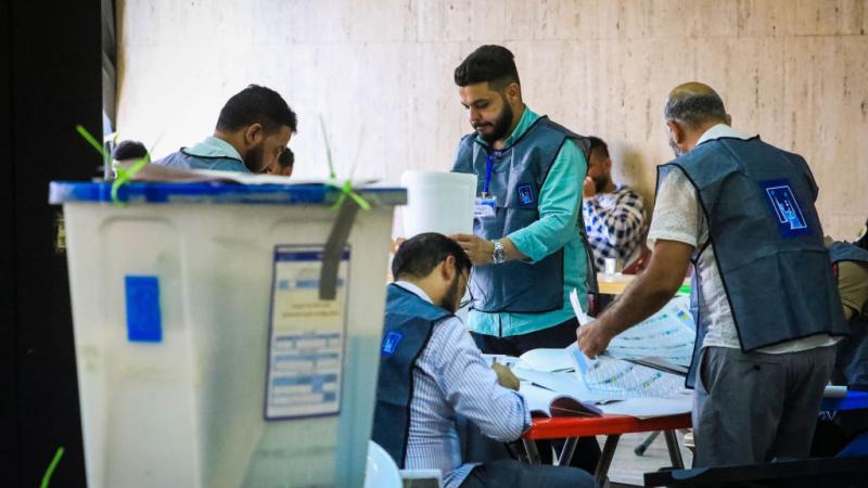 أكّدت المفوضية العليا المستقلة للانتخابات في العراق عزمها على الانتهاء من عمليات العد والفرز خلال سبعة أيام (غيتي)