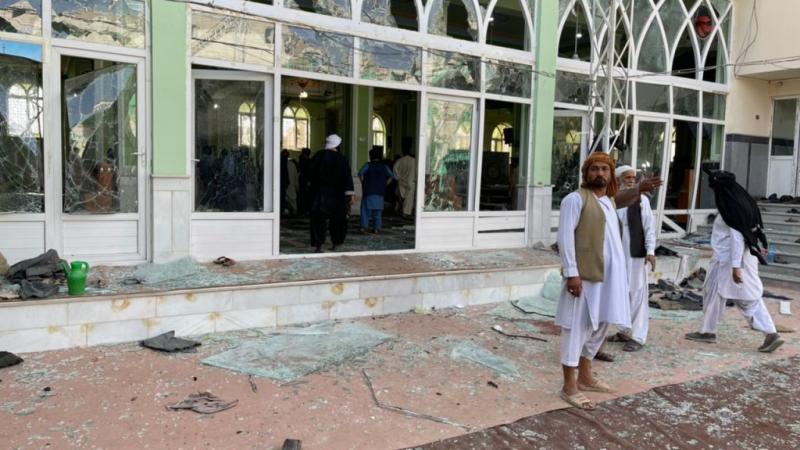 هزّت ثلاثة انفجارات مسجدًا في قندهار أثناء صلاة الجمعة (غيتي)
