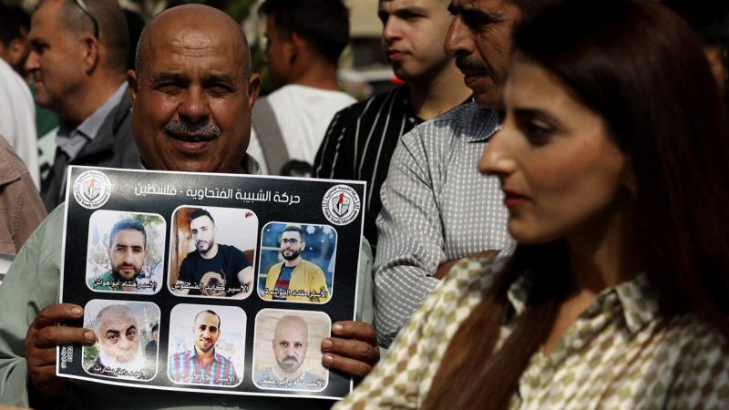 نادي الأسير الفلسطيني يتهم سلطات الاحتلال الإسرائيلي بـ"تعمد إلحاق الأذى بالأسرى المضربين" (غيتي)