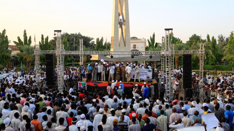 السودان يستعد لتظاهرات مليونية لدعم مدنية الدولة (غيتي)