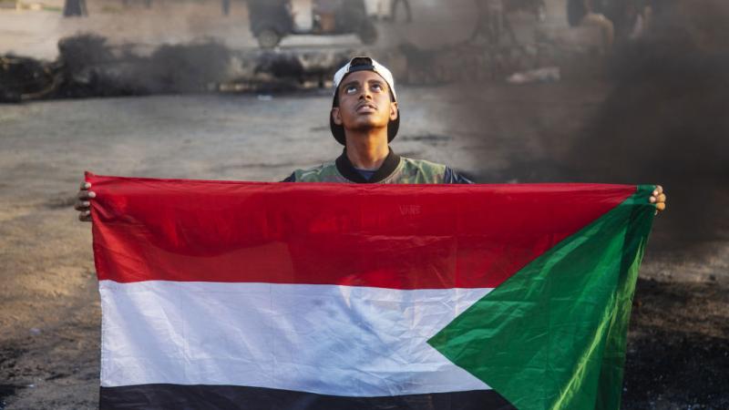 كثفت القوى الامنية حملة التوقيفات التي تستهدف ناشطين ومتظاهرين محتجين على الانقلاب (غيتي)