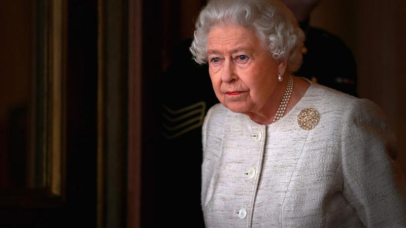 اضطرت الملكة إليزابيث إلى إلغاء زيارة رسمية لإيرلندا الشمالية الأسبوع الماضي بعدما نصحها فريقها الطبي بالراحة (غيتي)