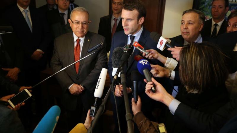 تصعيد كلامي من وزير الخارجية الجزائري رمطان لعمامرة في اتجاه رئيس فرنسا إيمانويل ماكرون (غيتي)