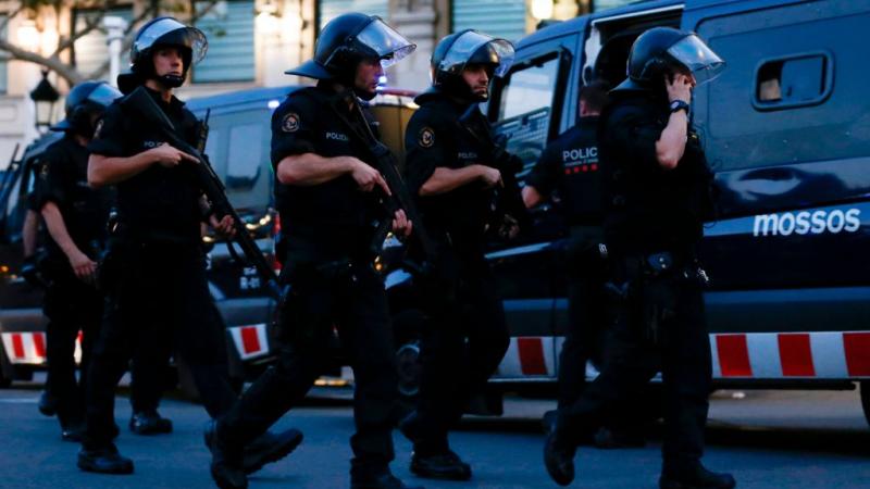 أوقفت الشرطة الإسبانية في الفترة الأخيرة 5 موقوفين في برشلونة ومدريد (أرشيف-غيتي)