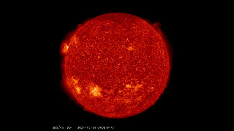 مرصد ديناميكا الشمس التابع لـ"ناسا" يلتقط سلسلة انفجارات من البقع الشمسية (تويتر)