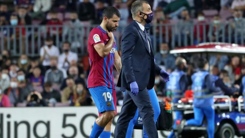 اضطر اللاعب الأرجنتيني إلى مغادرة اللقاء على قدميه بعد دقائق من تلقيه إسعافات أولية 