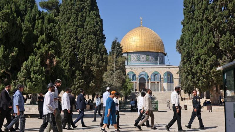 منح قرار لمحكمة إسرائيلية في السادس من أكتوبر المستوطنين حقًا في أداء صلوات صامتة في باحات المسجد الأقصى 