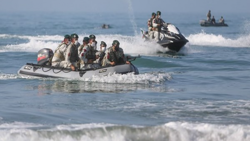 قالت البحرية الإيرانية إن القراصنة فروا بعد التصدي لهم (وكالة فارس)
