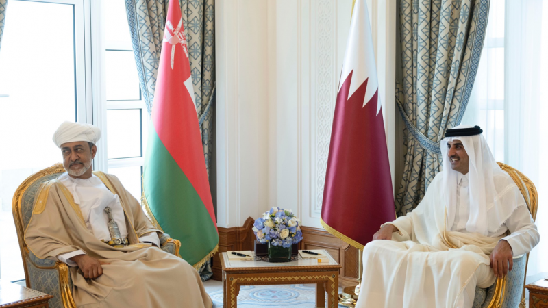  أمير دولة قطر الشيخ تميم بن حمد آل ثاني مع سلطان عُمان هيثم بن طارق (الديوان الأميري - تويتر)