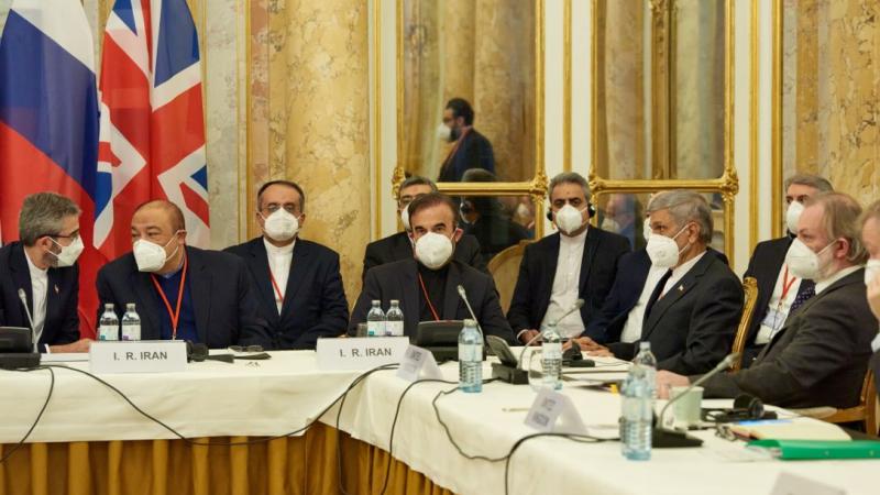 استؤنفت المحادثات الدولية بشأن البرنامج النووي الإيراني الإثنين في فيينا في ظل أجواء اعتُبرت "ايجابية" (رويترز)
