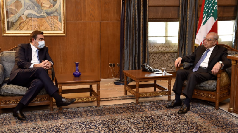 وزير الإعلام اللبناني جورج قرداحي خلال لقائه رئيس مجلس النواب نبيه بري (الوطنية للإعلام)