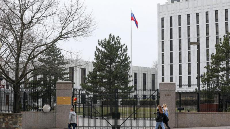 حتى 29 أكتوبر، كان قرابة 200 دبلوماسيًا روسيًا لا يزالون يؤدون مهامهم في الولايات المتحدة
