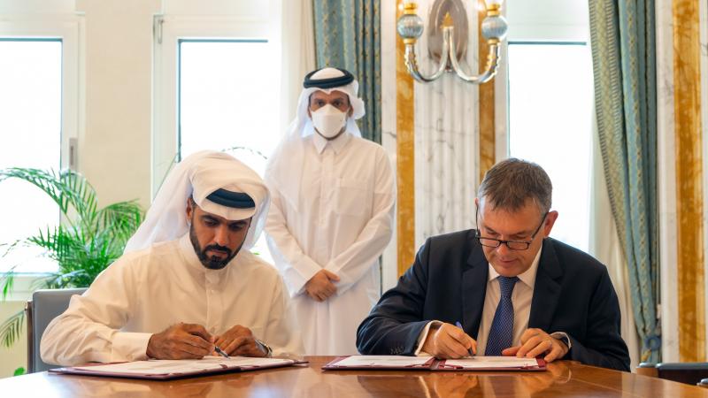 حضر وزير الخارجية القطري التوقيع على اتفاقيتين بين صندوق قطر للتنمية والأونروا (مواقع التواصل)