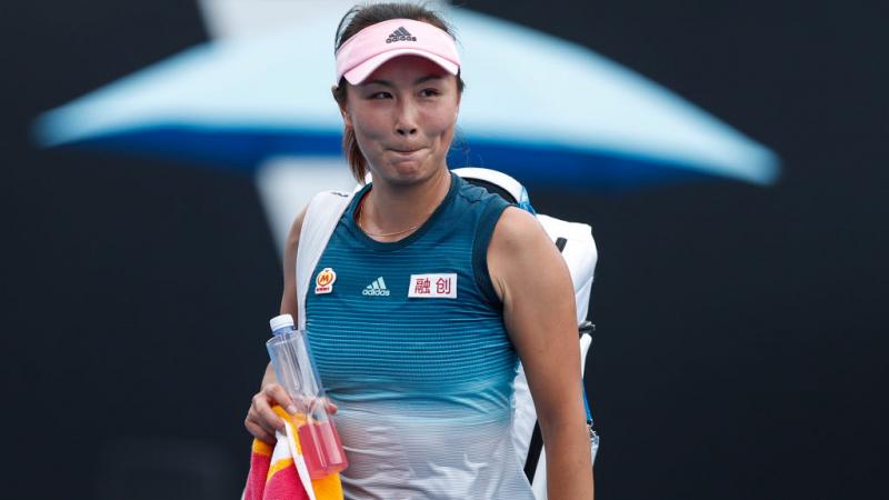 اختفت لاعبة التنس الصينية بينغ شواي بعد أن اتهمت مسؤول حكومي سابق بإجبارها على إقامة علاقة جنسية (غيتي) 