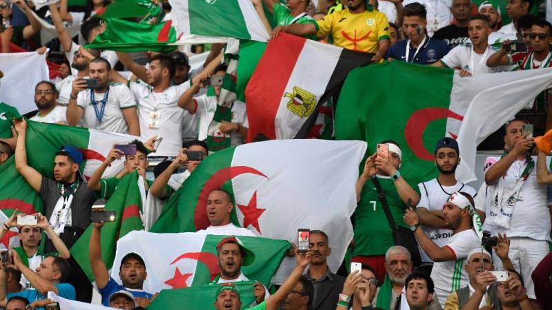 تترقب الجماهير مباراة الجزائر ومصر في البطولة العربية (غيتي)