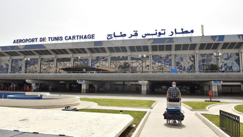 أعلنت الخطوط الجوية التونسية الحكومية تعليق الرحلات كافة نحو المغرب وذلك حتى إشعار آخر
