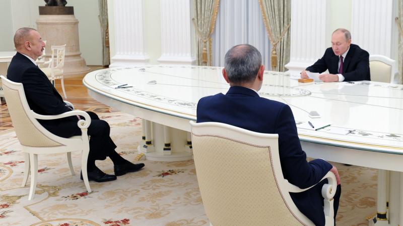 يعود آخر لقاء بين باشينيان وعلييف إلى يناير الماضي في موسكو (غيتي)