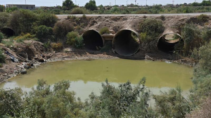 يعتمد العراق بشكل أساس، في تأمين المياه على نهري دجلة والفرات وروافدهما، وهي جميعًا تنبع من تركيا وإيران وتلتقي قرب مدينة البصرة