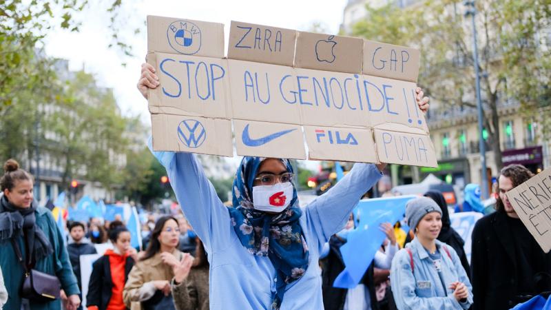 الإيغور مسلمي لوقف اضطهاد